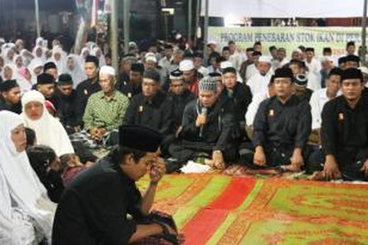 Solidaritas Keluarga Besar Raja Tampok (SIKRAK) Aceh dan Ulama Majelis Pengkajian Tauhid Tasawwuf  (MPTT) di Kabupaten Nagan Raya, Aceh menggelar Zikir dan Tausiah Tauhid Tasawwuf