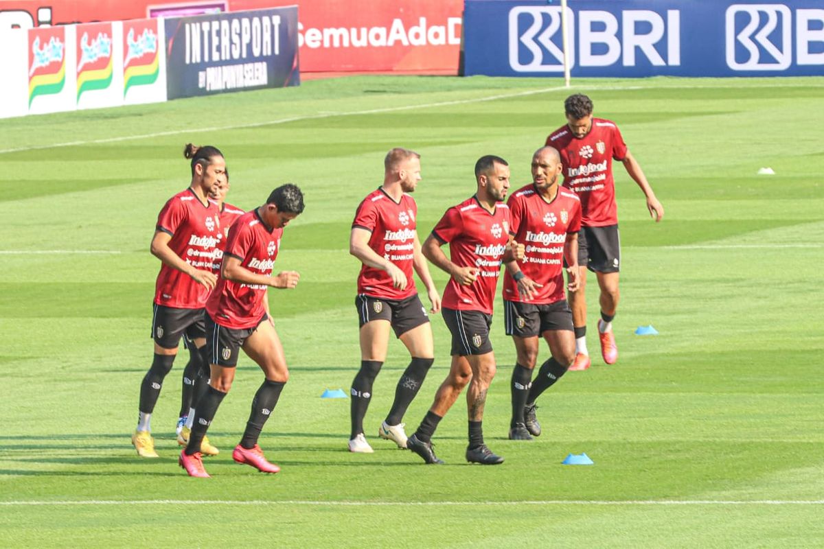 Skuad Bali United saat berlatih jelang menghadapi Persik Kediri pada laga perdana Liga 1 2021, Kamis (26/8/2021). Laga Bali United vs Persik akan menjadi pembuka laga Liga 1 2021 pada Jumat (27/8/2021).