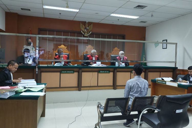 Sidang perkara pemalsuan akta otentik sejumlah aset milik keluarga aktris Nirina Zubir digelar di Pengadilan Negeri Jakarta Barat, Selasa (17/5/2022).