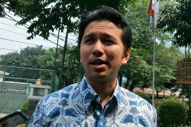 Wakil Gubernur Jawa Timur Terpilih Emil Elistianto Dardak bertemu dengan Ketua Umum Partai Amanat Nasional (PAN) Zulkifli Hasan. Pertemuan tersebut digelar di Rumah Dinas Ketua MPR RI, Jalan Widyacandra IV, Jakarta, Kamis (12/7/2018). 