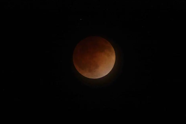 Gerhana Bulan Total 7–8 September 2025, Kemenag Imbau Sholat Khusuf