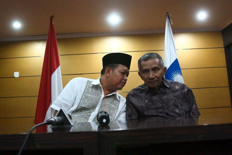 Soetrisno Bachir (kiri) dan Amien Rais (kanan).