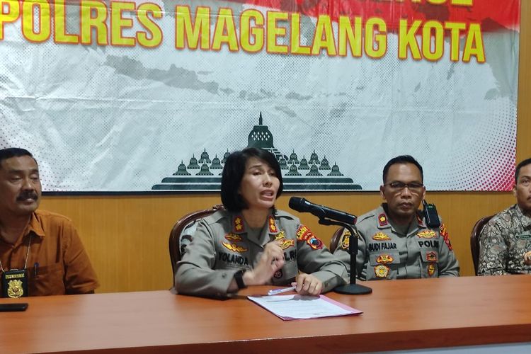 Kapolres Magelang Kota AKBP Yolanda Evalyn Sebayang dalam konferensi pers terkait video viral cewek cantik curi motor di Magelang, Kamis (13/4/2023)