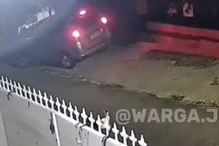 Terparkir dengan Kunci Ganda, Mobil Warga di Kembangan Dicuri Kurang dari Semenit