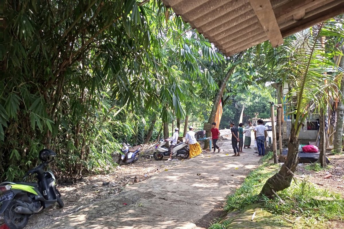 Kondisi terkini Pondok Pesantren (Ponpes) Tajul Alawiyyin milik Bahar bin Smith, terpantau masih diisi kegiatan oleh para santri usai terjadi dugaan penembakan oleh orang tak dikenal di Desa Pabuaran, Kecamatan Kemang, Kabupaten Bogor, Jawa Barat, Senin (15/5/2023).