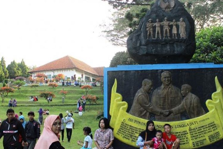 Wilayah areal tanah Gedung Perundingan Linggarjati ini seluas 2,4 hektar,berada di Desa Linggarjati, Kecamatan Cilimus, Kabupaten Kuningan.