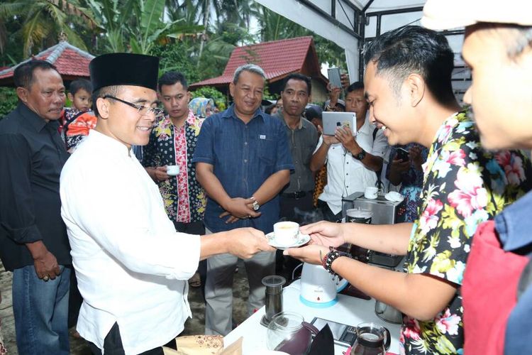 Bupati Banyuwangi Abdullah Azwar Anas di Desa Telemung, Kabupaten Banyuwangi.