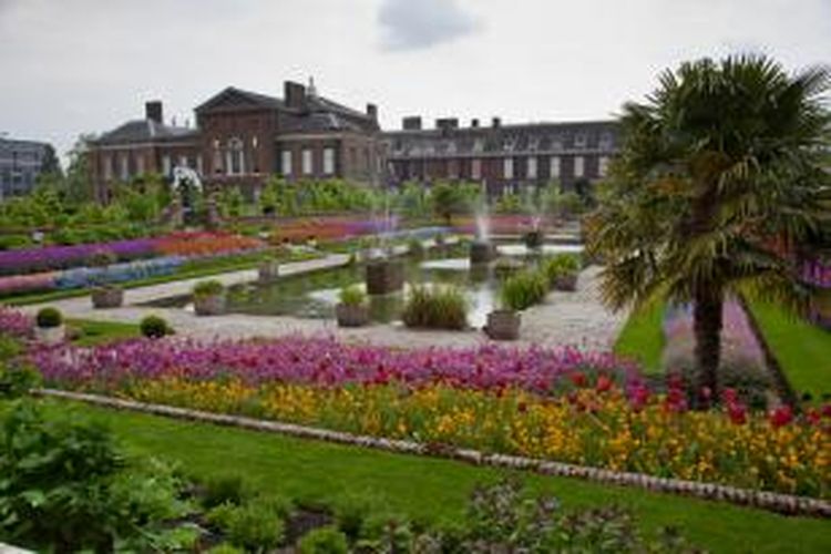 Taman di Istana Kensington, London, Inggris