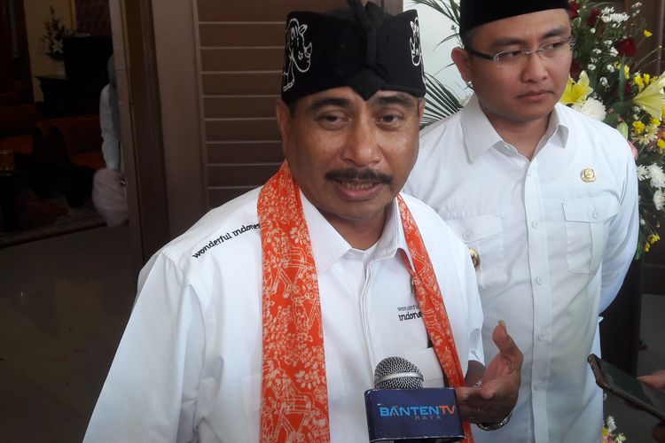 Menteri Pariwisata Arief Yahya saat ditemui di Alun-alun Pandeglang, Banten, Senin (1/4/2019). Menpar Arief mengatakan saat ini kondisi pariwisata di pesisir pantai Banten berangsur pulih sejak dilanda tsunami pada akhir Desember 2018 lalu.