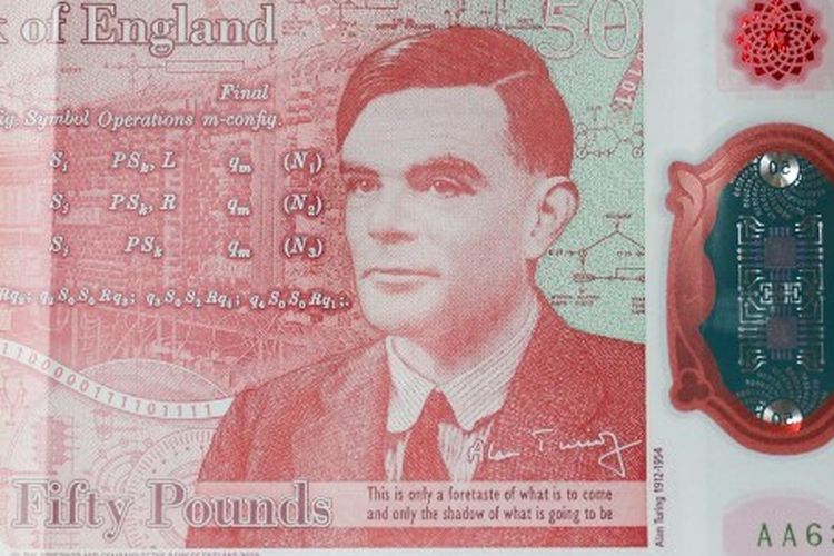 Uang kertas baru Inggris seberat 50 pon dengan wajah pemecah kode Perang Dunia II Alan Turing di Daunt Books di London dikeluarkan pada 23 Juni 2021. 