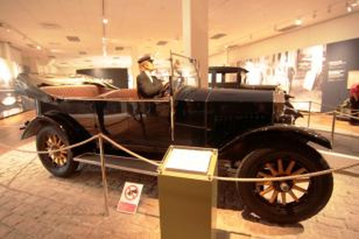 Jakob, mobil pertama Volvo yang menandai kelahiran perusahaan itu. Mobil ini disimpan di Volvo Museum di Gothenburg, Swedia.