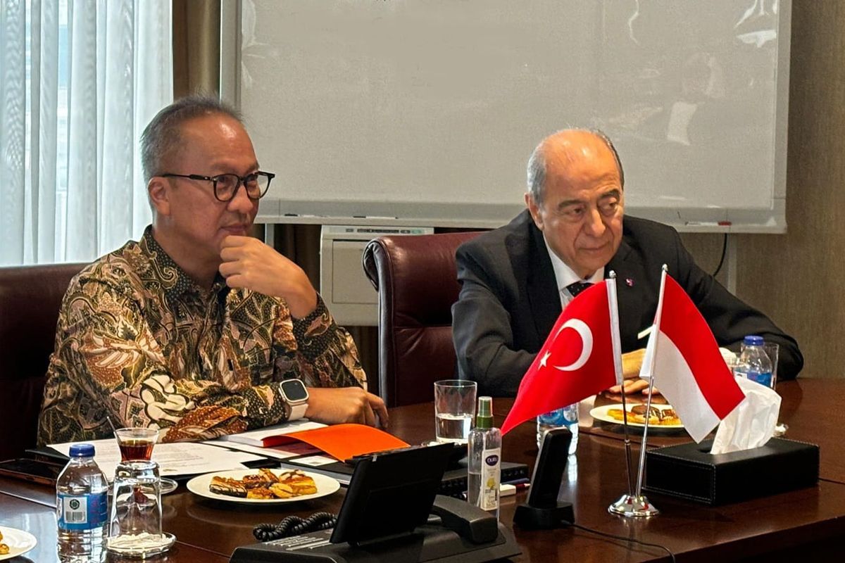 Menteri Perindustrian Agus Gumiwang Kartasasmita melakukan pertemuan dengan para pelaku industri di Istanbul, Turki pada 4-5 Juni 2024 yang lalu.