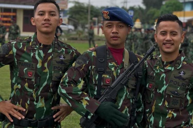 Bripda Gilang Aji Prasetyo (tengah), anggota Brimob Polda Lampung yang meninggal dunia setelah kontak senjata di Papua, Rabu (30/11/2022).