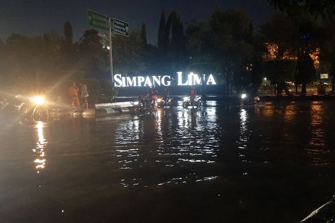 2 Jam Diguyur Hujan, Simpang Lima Semarang dan Kantor Gubernur Jateng Terendam Banjir