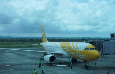 Penerbangan perdana maskapai Scoot tiba di Bandara Lombok, Minggu (16/10/2022). Scoot buka penerbangan langsung Singapura - Lombok, yang akan terbang 2 kali seminggu.