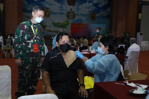 2.400 Purnawirawan Beserta Istri Terima Vaksinasi Covid-19 di Mabes TNI