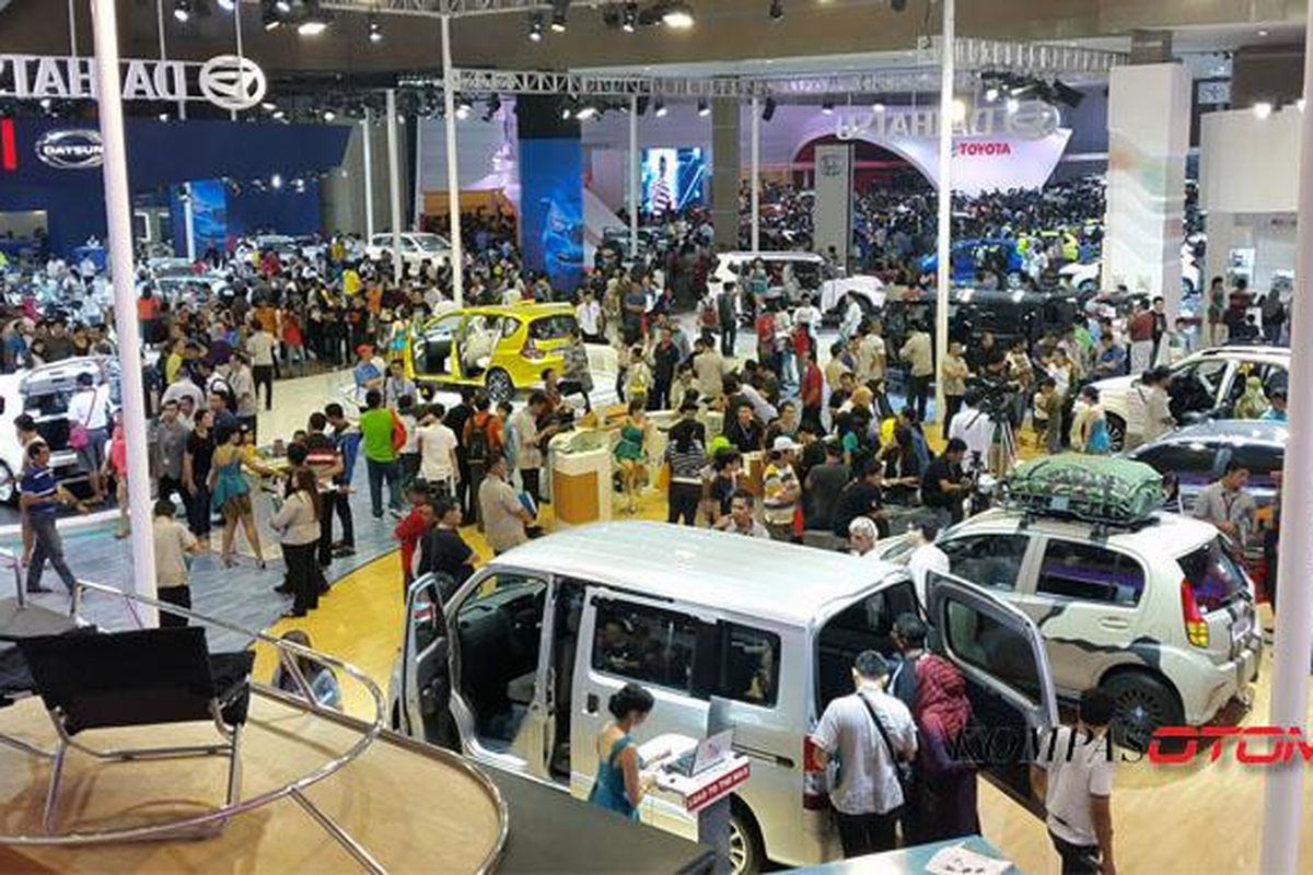 Suasana di booth Daihatsu di IIMS 2014