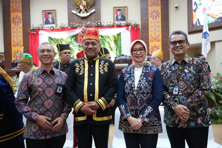 Penandatangan Perjanjian Kerja Sama (PKS) BPH Migas dan Pemprov Sulut mengenai penyediaan, pengendalian dan pengawasan penyaluran Jenis Bahan Bakar Minyak Tertentu (JBT/Solar) dan Jenis Bahan Bakar Khusus Penugasan (JBKP/Pertalite) agar tepat sasaran dan tepat volume di Manado, Sulawesi Utara, Senin (23/4/2024).