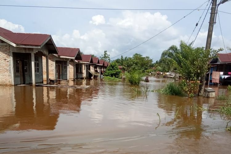 Deretan rumah terendam banjir di Desa Ujung Bawang, Kecamatan, Singkil Aceh Singkil, Jumat (6/12/2019)