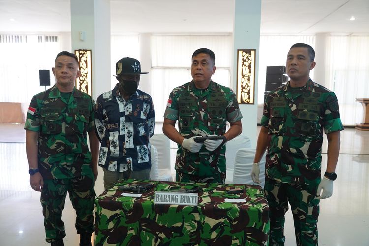 Lima Anggota OPM Kembali ke NKRI, Serahkan 3 Senjata Api