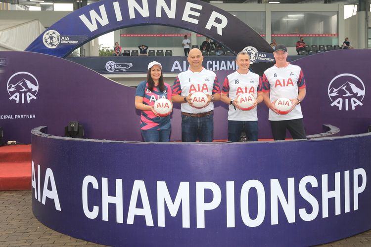 Kathryn Parapak, Chief Marketing Officer AIA; Sainthan Satyamoorthy, Presiden Direktur AIA; Stuart Spencer, Group Chief Marketing Officer AIA; dan Adrian New, Director of Football Initiatives & Sponsorship AIA; saat pembukaan AIA Championship 2023 di Jakarta (11/2). Kompetisi sepak bola tahunan inisiatif AIA ini membuka kesempatan bagi talenta Indonesia untuk mengembangkan kemampuan mereka. Tahun ini, untuk pertama kalinya masing-masing tujuh pemain terbaik perempuan dan laki-laki akan langsung berlaga di ajang internasional AIA Championship 2023 di London, Inggris.