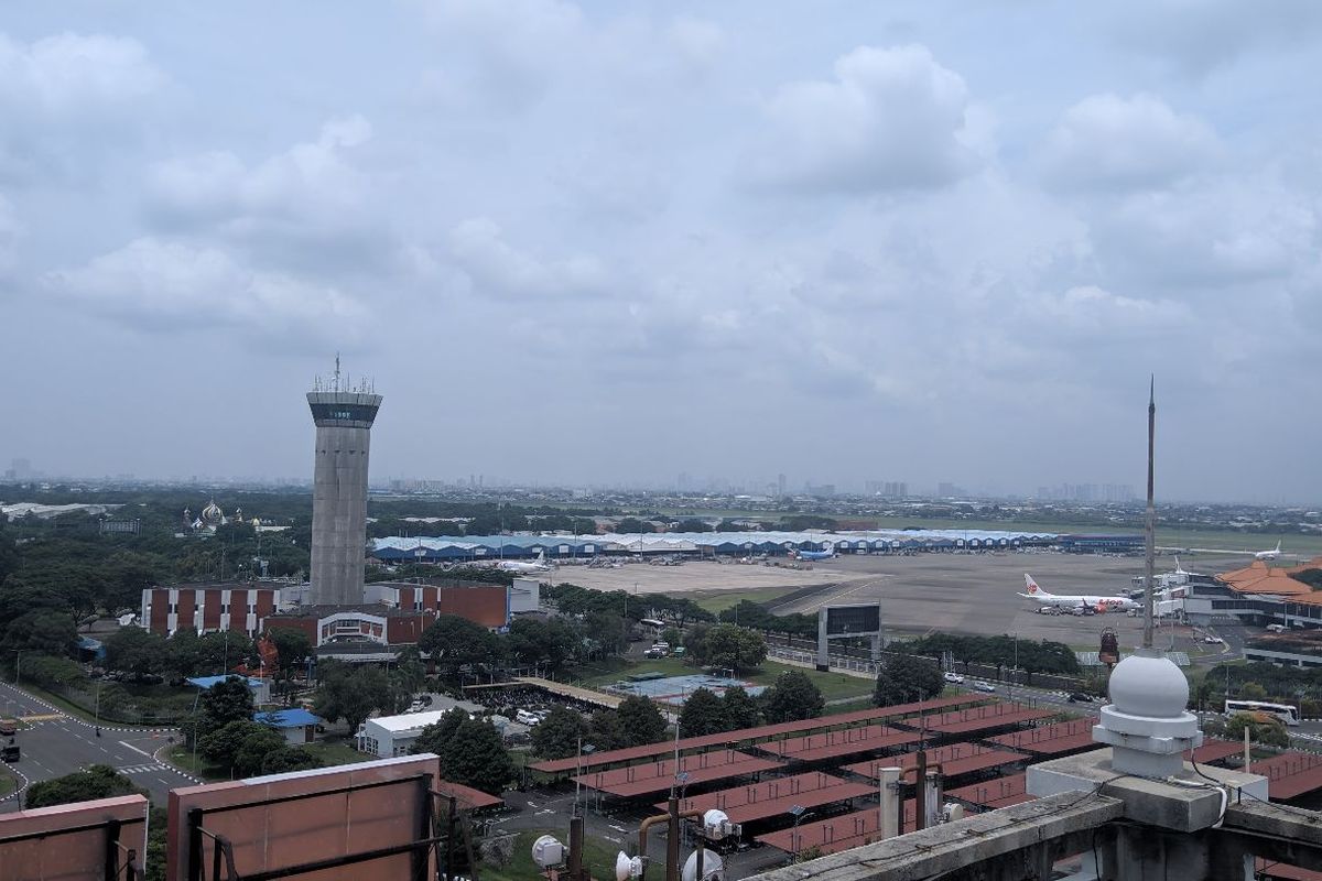 Suasana Bandara Soekarno-Hatta dari Gedung 600 Kantor Pusat Angkasa Pura II, Rabu (11/3/2020)