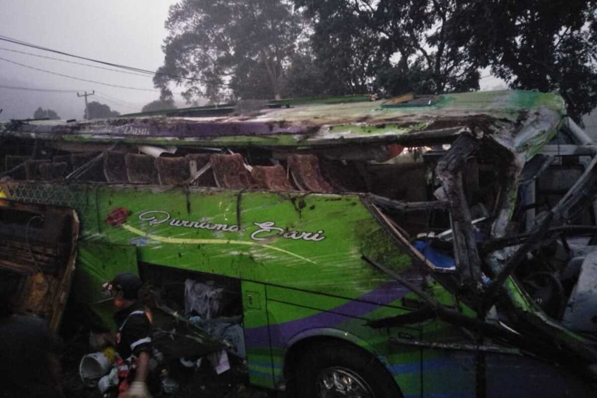 Bus pariwisata PO Purnamasari nomor polisi E 7508 W yang mengalami kecelakaan tunggal di jalan turunan Kampung Nagrog Desa Palasari Kecamatan Ciater, Subang, Sabtu (18/1/2020) sekitar pukul 17.35 WIB. Kecelakaan ini menyebabkan 8 orang meninggal, 10 orang luka berat dan 20 orang luka ringan.