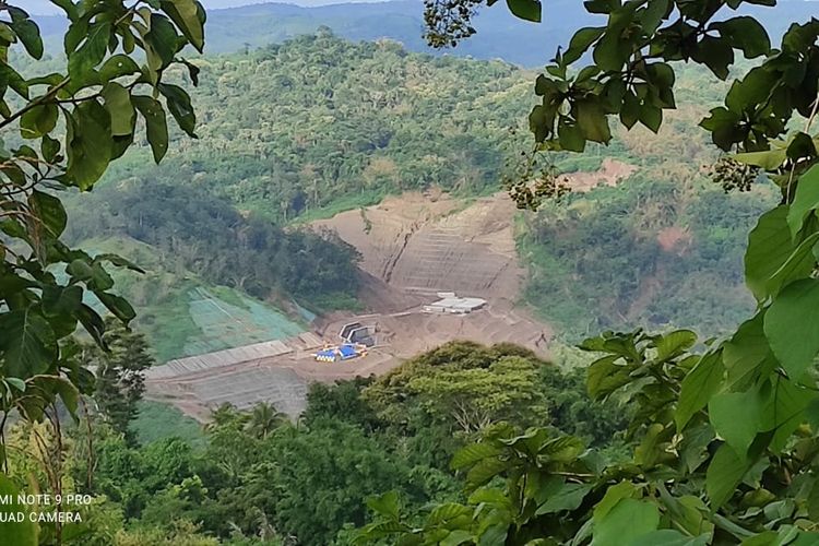 Lahan warga yang belum mendapatkan ganti rugi untuk pembangunan Bendungan Manikin seluas 65 hektar.