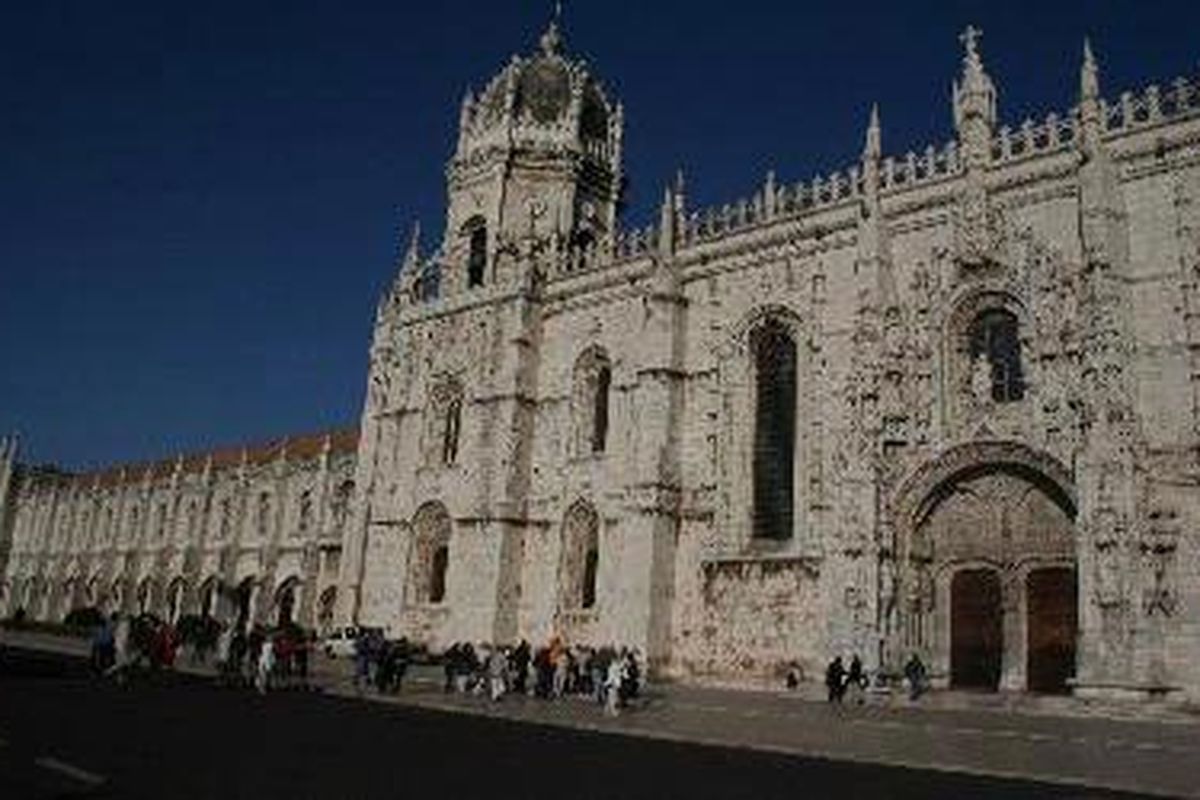 Bekas Biara St Jeronimos tidak jauh dari Sungai Tagus, Lisabon, Portugal. Ini semula kapel, tempat pastor dan raja memberkati para pelaut yang akan berlayar melalui Sungai Tagus.
