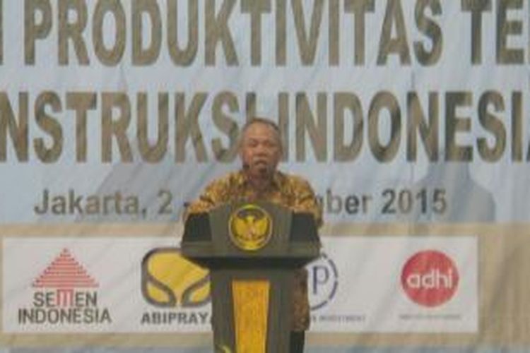 Menteri Pekerjaan Umum dan Perumahan Rakyat Basuki Hadimuljono saat sambutan dalam acara Lomba dan Sarasehan Pekerja Konstruksi di Balai Pelatihan Konstruksi dan Peralatan, Jakarta, Senin (2/11/2015).