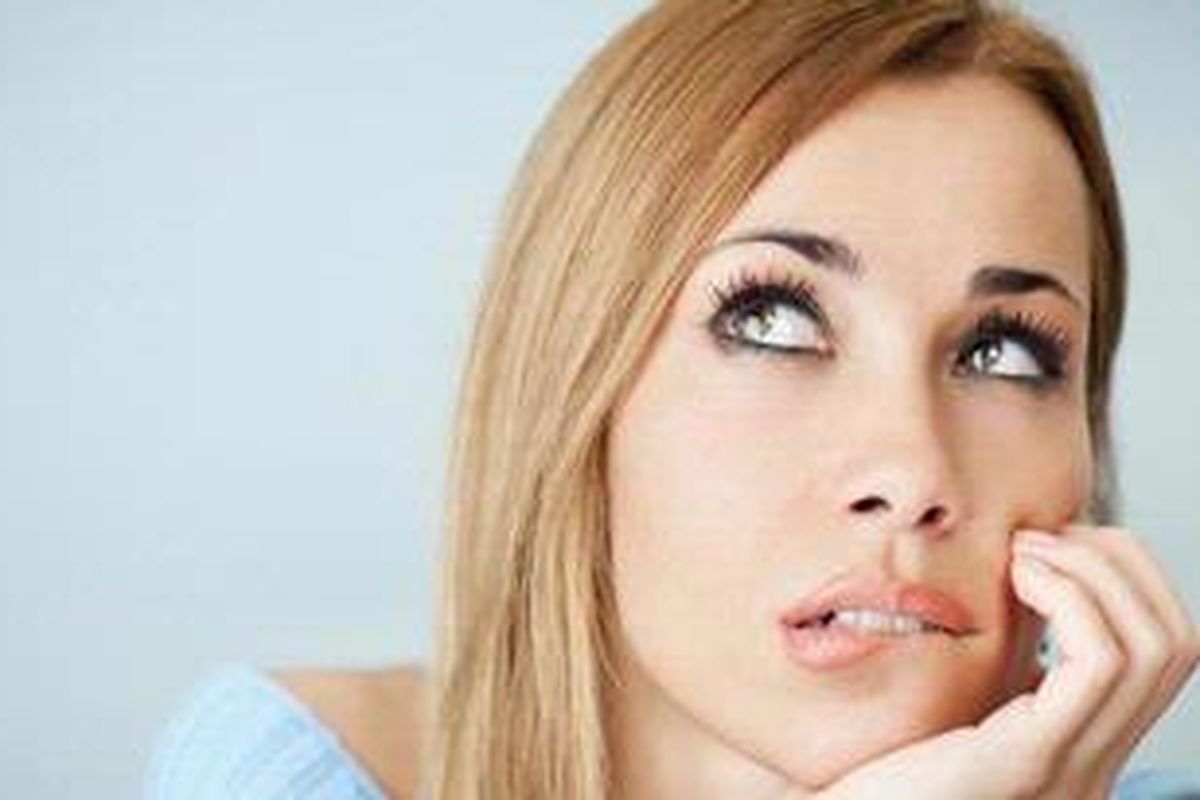 Hindari kebiasaan menjilat bibir, karena tindakan ini dapat menyebabkan bibir menjadi lebih kering dari sebelumnya akibat hilangnya minyak alami pelindungan kelembaban bibir.