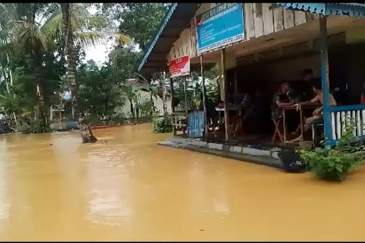 Sejumlah wilayah di Kecamatan Batang Lupar, Kabupaten Kapuas Hulu, Kalimantan Barat (Kalbar) terendam banjir, sejak Sabtu (8/7/2023) pagi. 