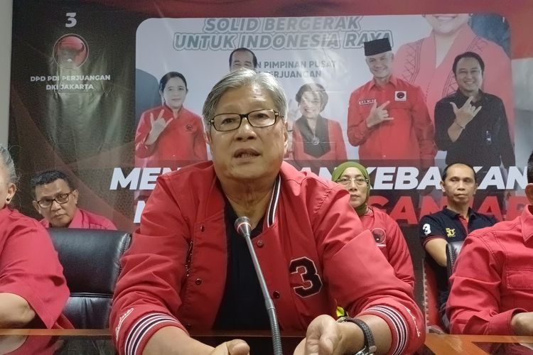 Ketua DPD PDI-P DKI Jakarta Ady Wijaya usai rapat pleno membahas sanksi untuk Cinta Mega, Selasa (25/7/2023) di Jakarta Selatan.