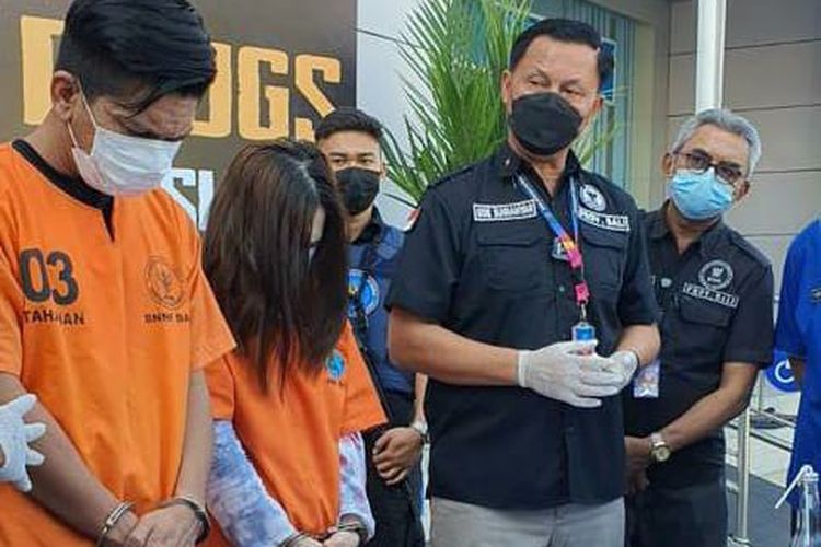 Selebgram JAF (31) bersama seorang manajer diskotek DS (39) ditangkap BNN Bali.