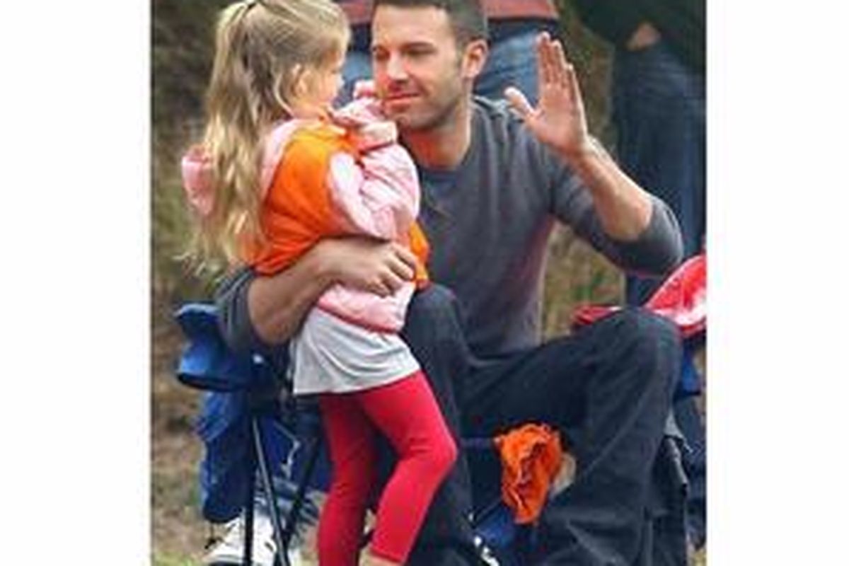 Kehadiran ayah terutama akan sangat memengaruhi kondisi emosional anak-anak perempuan.