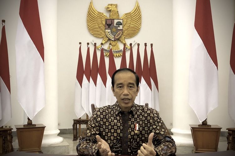 Presiden Joko Widodo memberikan pernyataan pers di Istana Kepresidenan Bogor, Jawa Barat, Selasa (20/7/2021). Presiden Joko Widodo mengumumkan perpanjangan Pemberlakuan Pembatasan Kegiatan Masyarakat (PPKM) Darurat hingga 25 Juli dan akan melakukan pembukaan secara bertahap mulai 26 Juli 2021. ANTARA FOTO/Biro Pers Sekretariat Presiden/Handout/wsj.