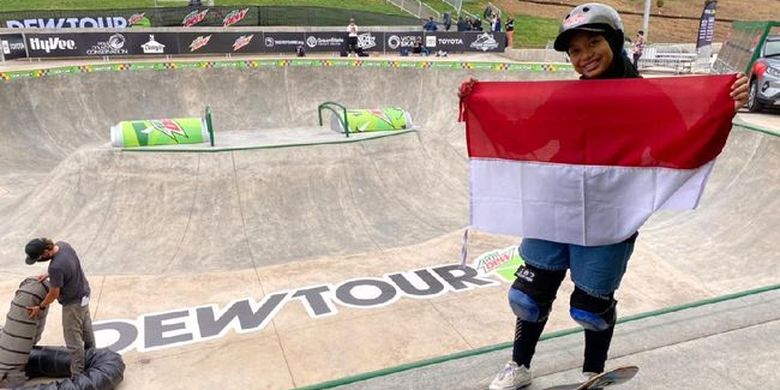 Atlet skateboard putri Indonesia, Nyimas Bunga Cinta, saat mengikuti kompetisi Dew Tour 2021 di Amerika Serikat.