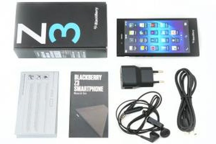 Perlengkapan yang menyertai paket penjualan BlackBerrry Z3