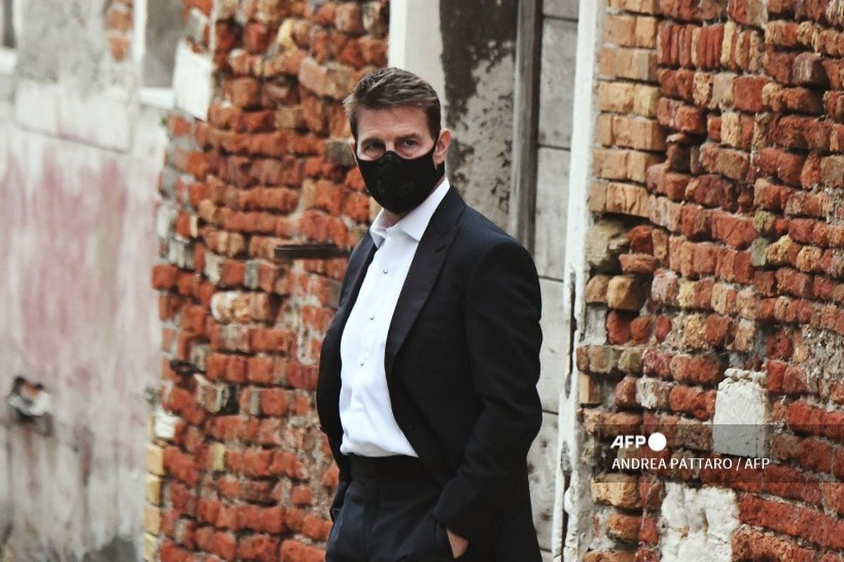 US actor Tom Cruise looks on during the shooting of the movie Mission Impossible: Lybra in Venice on October 20, 2020. (Photo by ANDREA PATTARO / AFP)