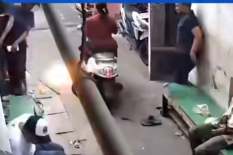 Perempuan Bawa Motor Dilempar Bom Molotov di Jakut, ternyata Salah Sasaran