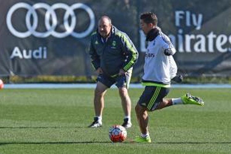 Rafael Benitez (kiri) dan Cristiano Ronaldo pada sesi latihan Real Madrid.