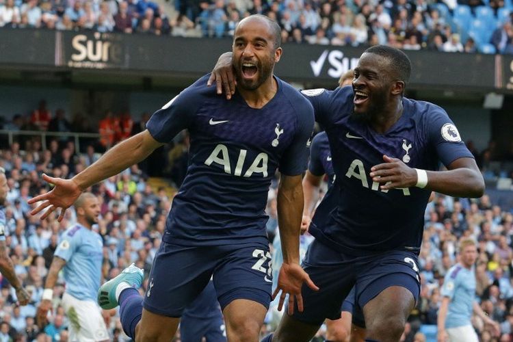 Tanguy Ndombele merayakan gol Lucas Moura pada pertandingan Manchester City vs Tottenham Hotspur di Stadion Etihad dalam lanjutan Liga Inggris, 17 Agustus 2019. 
