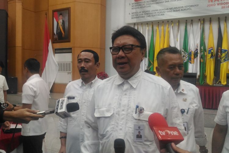 Menteri Dalam Negeri Tjahjo Kumolo usai memaparkan laporan akhir tahun 2018 di kantor Kemendagri, Jakarta, Rabu (26/12/2018). 