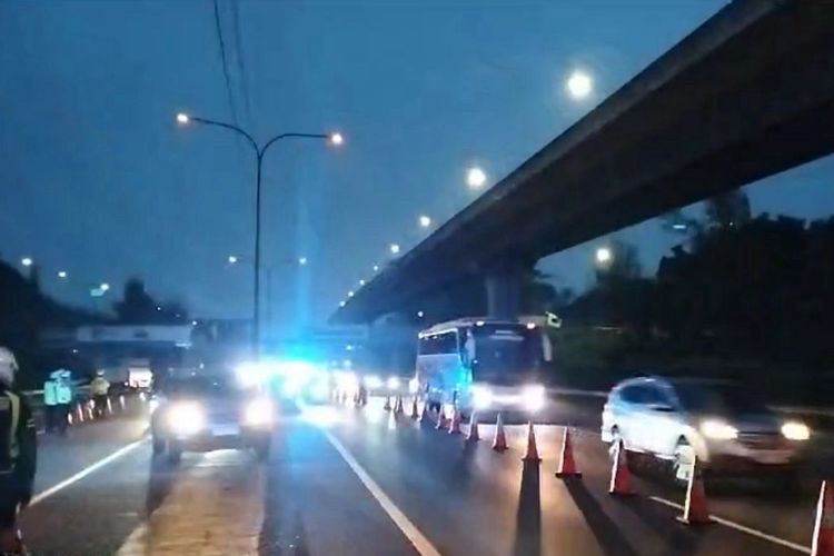 Contraflow di Tol Jakarta-Cikampek 