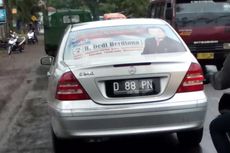 Mobil Dinas Pejabat Negara Dipasangi Poster Caleg