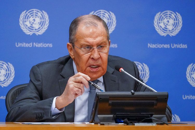 Menteri Luar Negeri Rusia Sergei Lavrov berbicara kepada wartawan selama konferensi pers selama sesi ke-76 Majelis Umum PBB, Sabtu, 25 September 2021 di markas besar PBB.