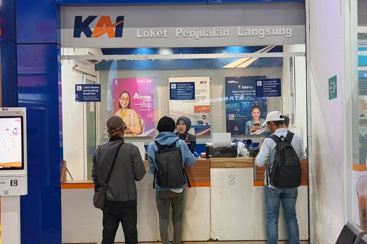 Simak cara refund tiket kereta api di aplikasi Access by KAI, loket stasiun, dan mesin loket container  stasiun