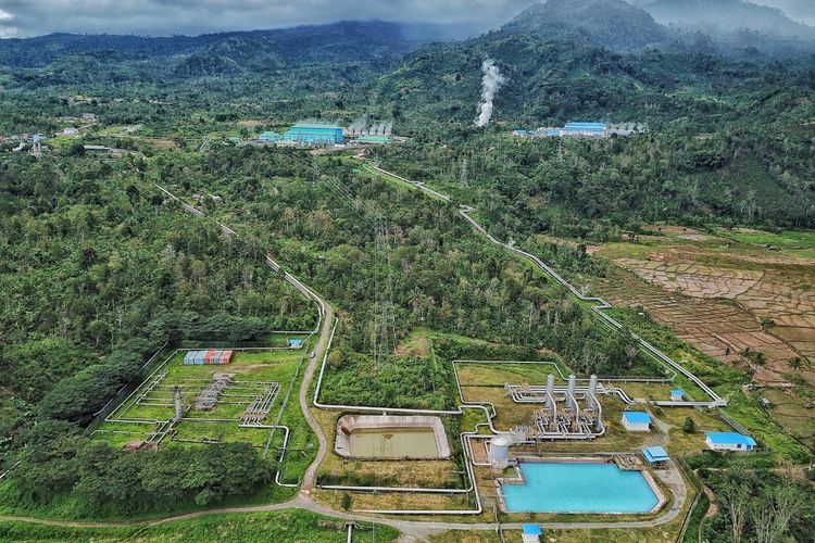 Pembangkit Listrik Tenaga Panas Bumi (PLTP) Area Ulubelu dioperasikan oleh PT Pertamina Geothermal Energy (PGE) Tbk, anak usaha Pertamina NRE. 
