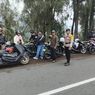 Warga Halau Wisatawan Bermotor Matic ke Bromo, Cegah Kecelakaan di Jalur Curam