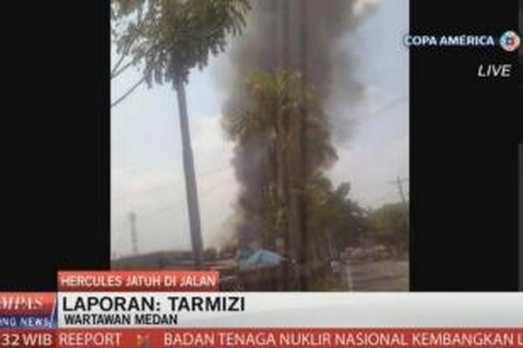 Suasana jatuhnya pesawat Hercules milik TNI di Medan, Selasa (30/6/2015).